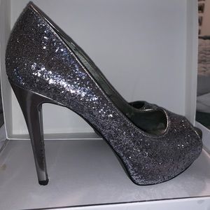 Glitter pumps